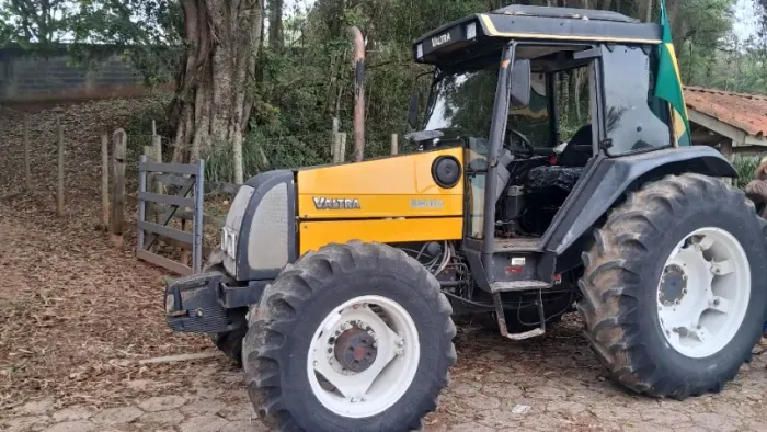 Trator valtra BM100