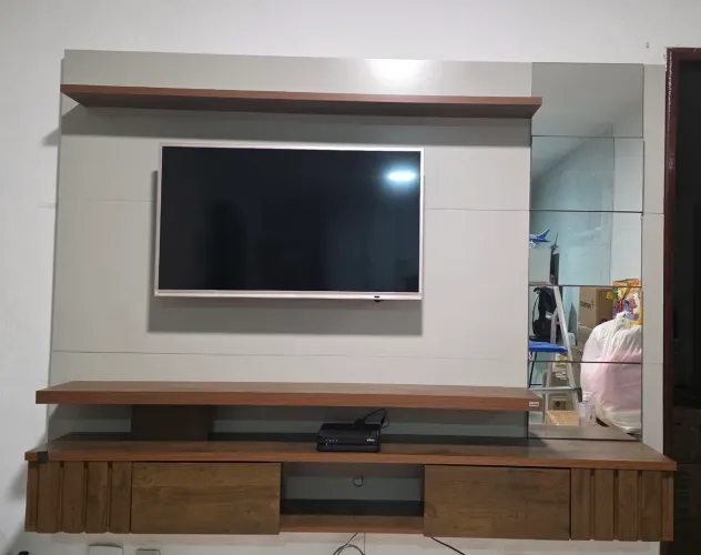 Painel com Espelho para TV até 65'' Murano Permobili Off White / Savana
