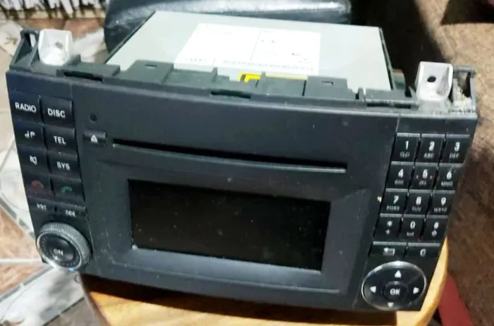 Central Multimídia Áudio 20 FM/AM CD Mercedes Benz original B170 B180 B200 2008 Á 2011