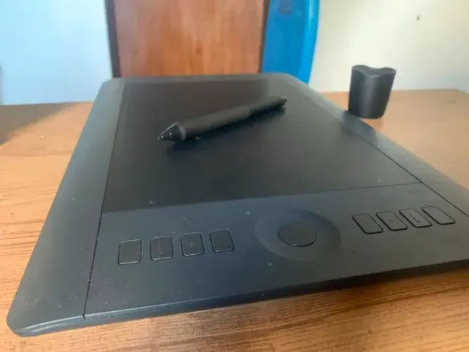 Mesa digitalizadora Wacom Intuos Pro Medium Touch - Semi Nova | Completa 