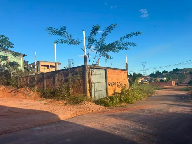 Vendo terreno murado. 10x30