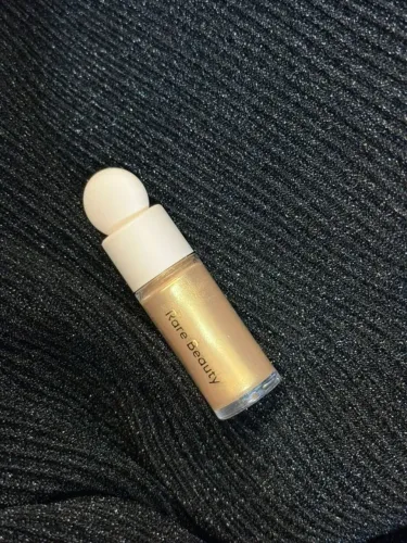 iluminador rare beauty outshine