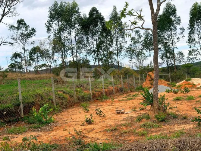 Terreno à Venda com 989,95 na Fazenda do Mundongo em Carmo do Cajuru MG.