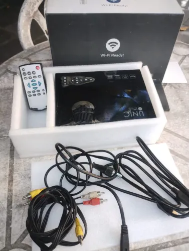 Projetor Mini Unic Mini Projetor UC68 1800lm preto(Leia todo o anúncio)