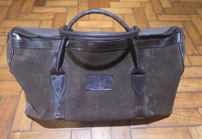Bolsa de viagem em camurça 