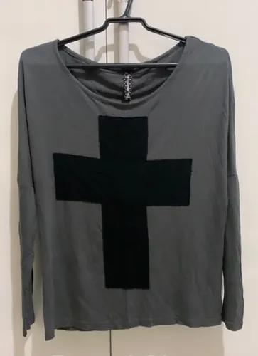 Blusa Aberta nas Costas Cinza c/ Manga (Veste P ou M)