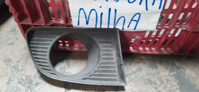 moldura farol de milha fiat ideia essência 