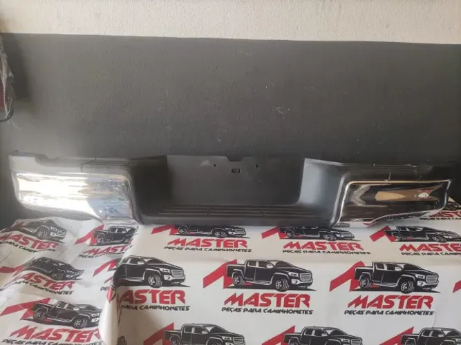 Para-choque traseiro cromado Hilux 2016-2022 (Leia o Anúncio)