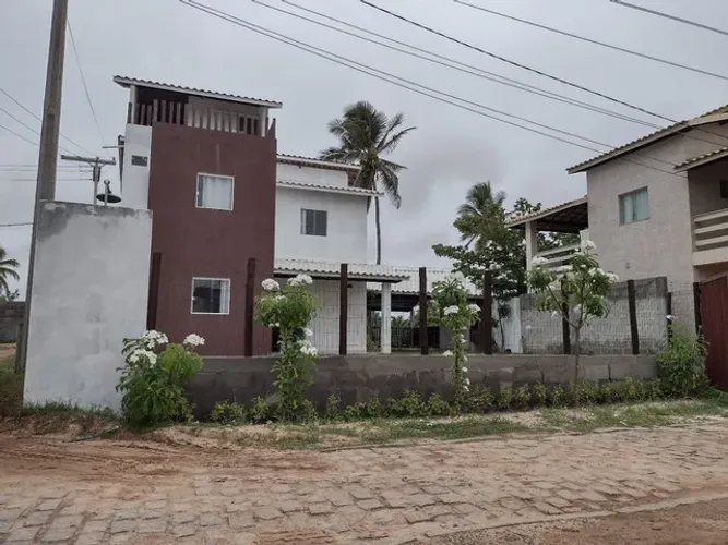 LM -Casa de condomínio para venda tem 220 metros quadrados com 6 quartos