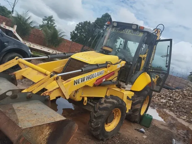 07 - Retroescavadeira New Holland