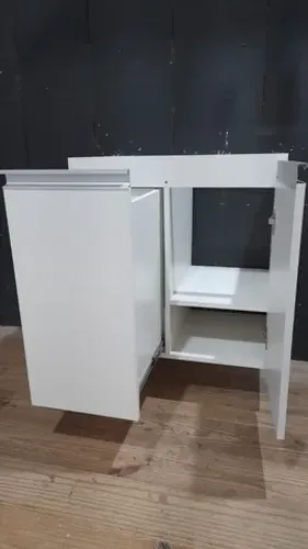 Armario para Banheiro novo em mdf com cesto de roupa suja 