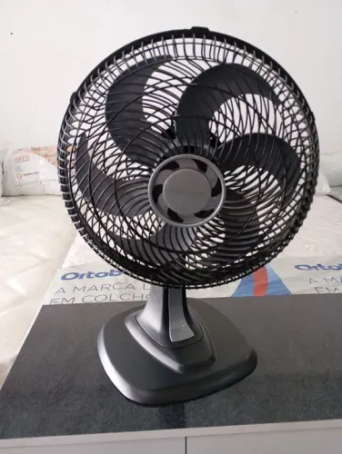 Ventilador de mesa.