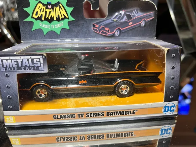 Miniatura Classic TV Series Batman Batmobile Jada Toys 1/32