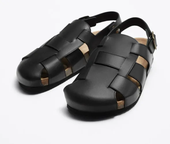 Sandalia com tiras de couro zara