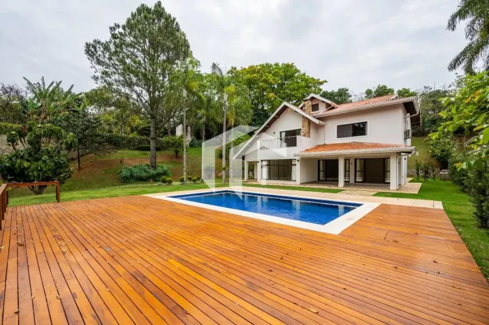 CASA À VENDA EM CONDOMÍNIO FECHADO COM 4 SUÍTES NO GRAMADO EM CAMPINAS/SP.