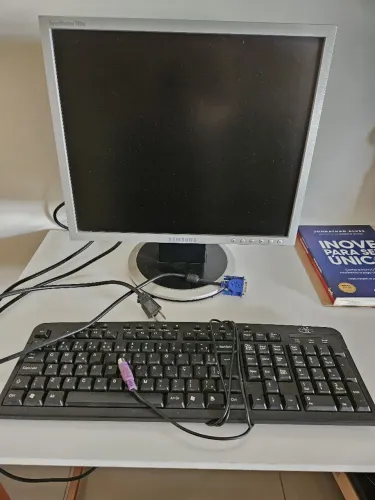 Monitor Samsung + teclado