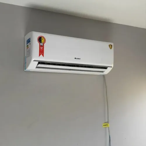 Precisa instalar  seu ar condicionado aqui e lugar.