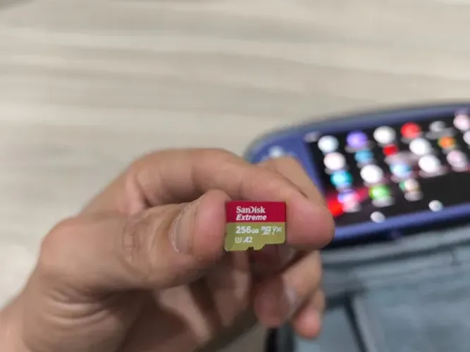 Cartão MicroSD SanDisk Extreme 256GB - U3 A2 V30 (Semi-Novo)