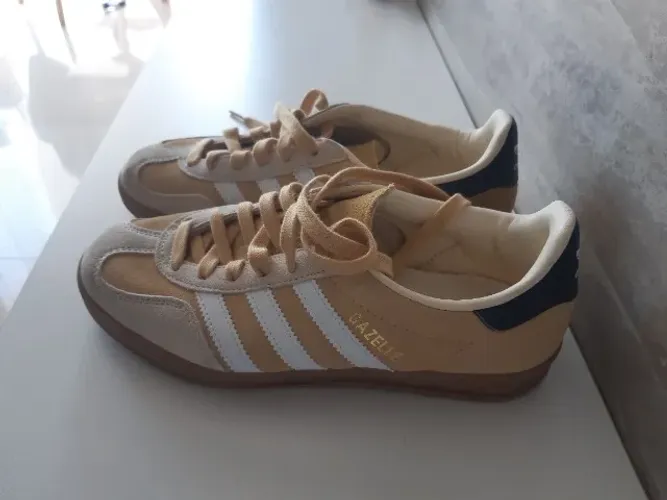 Tenis adidas gazelle original com Qr code.