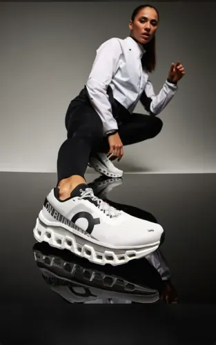 On running cloudmonster 2 - Promo Black