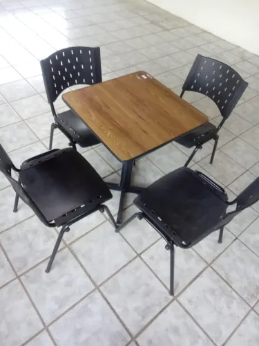 Mesa para restaurante e lanchonete com 4 cadeiras