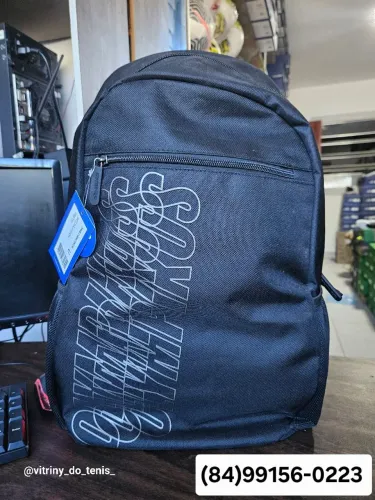 Mochila Olympikus preta com design moderno