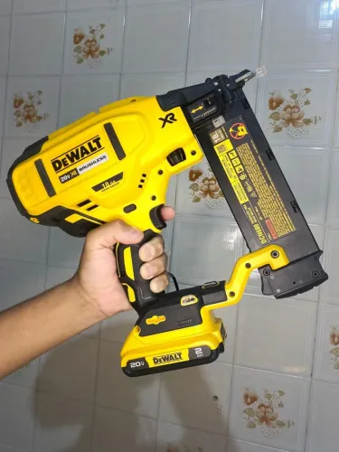 Pinador a bateria dewalt 20v