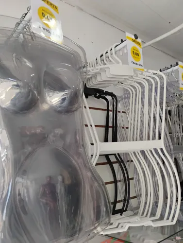 Cabide silhueta atacado a vista