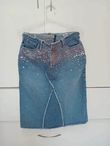 Saia Jeans com Detalhes em Paetês 