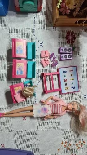 Boneca escola