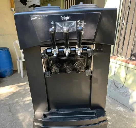 Máquina de Sorvete Gelatta E2 Plus - 3 Bicos Bomba de Ar " 3 Meses uso ".
