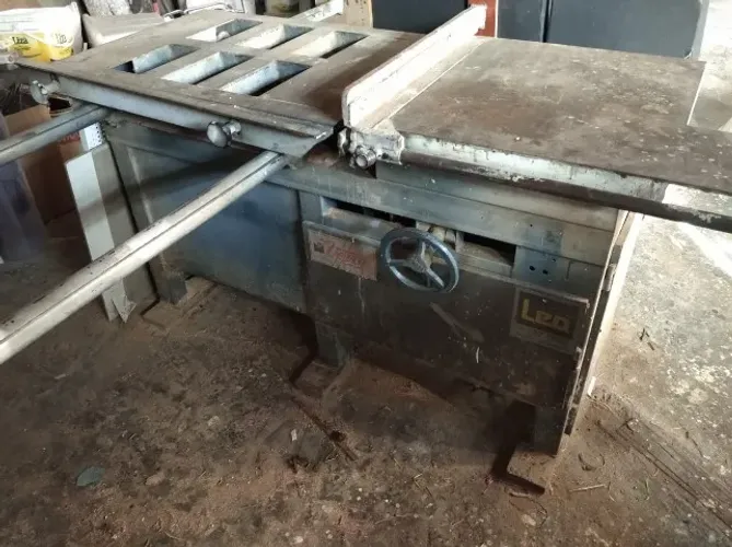Esquadrejadeira Verry de bancada 220v Trifásica 3 hp Para Marcenaria.