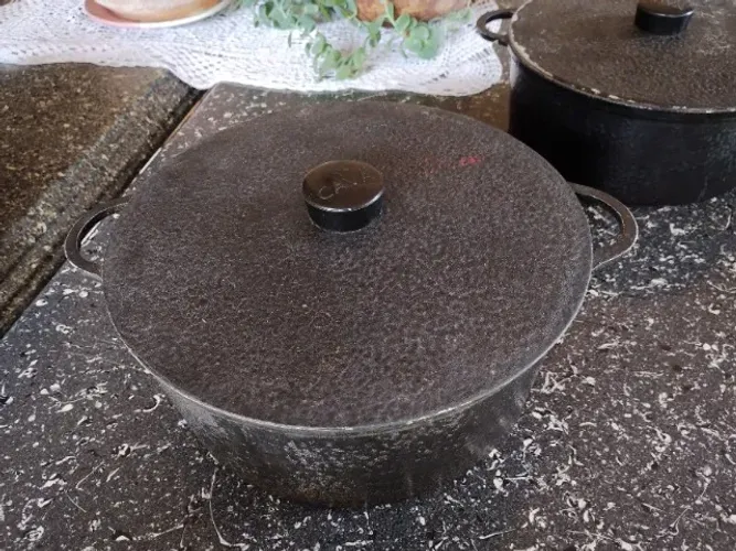 Antiga panela em alumínio fundido 25cm