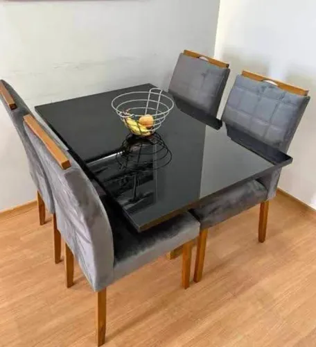 Mesa de Jantar 4 Cadeiras Tampo com vidro e cadeiras em madeira maciça