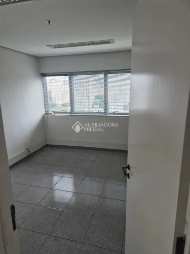 Sala à venda na Liberdade, São Paulo