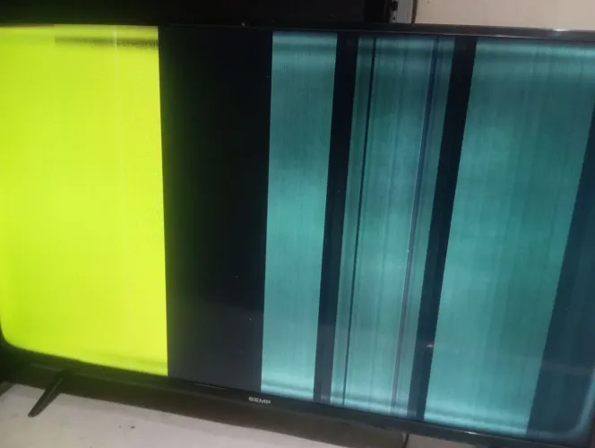 Smartv tv sempre TCL aparentemente defeito tela como está na foto