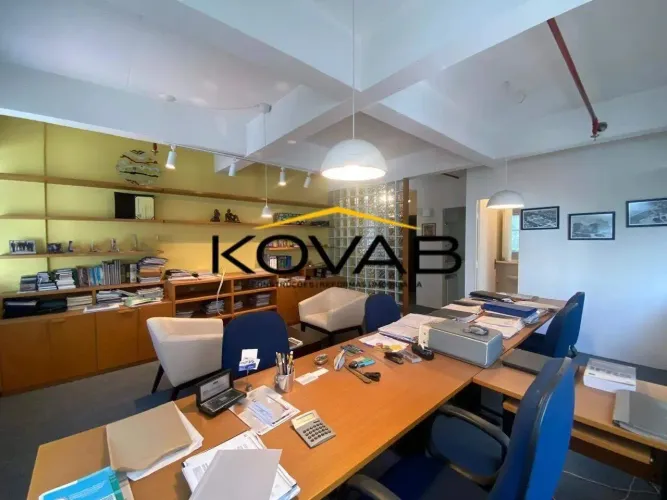 Oportunidade de COMPRA em Moema! Sala Comercial Mobiliada a 2 Quadras do Metrô!