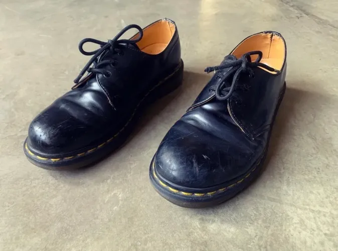Bota Dr Martens cano baixo tipo sapato