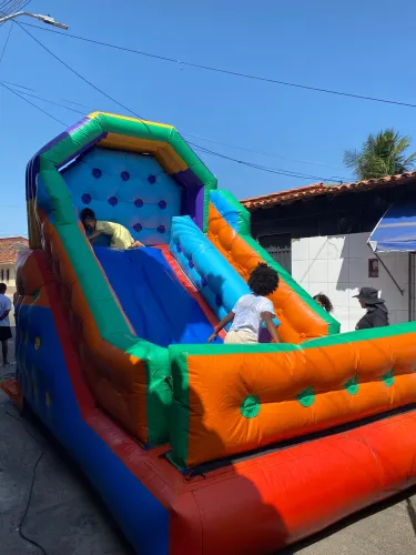 Aluguel de pula pula casinha de bolinha inflável