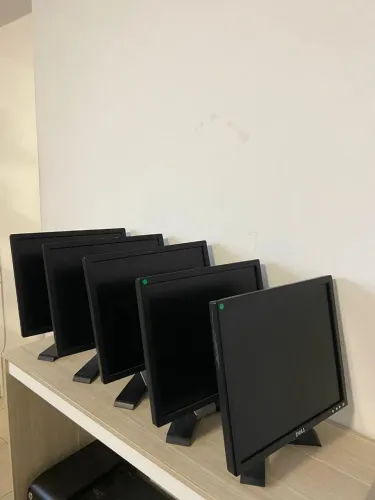 Monitor Dell 15"  R$140,00 cada