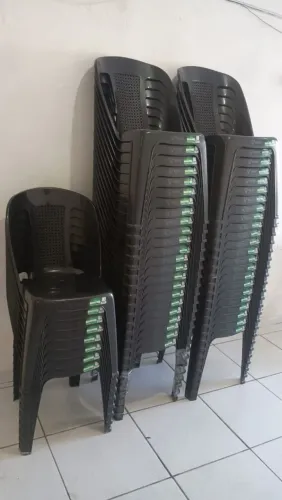 Cadeiras de Plástico Preta 
