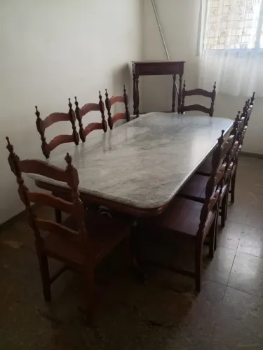 Vendo mesa de jantar 8 lugares