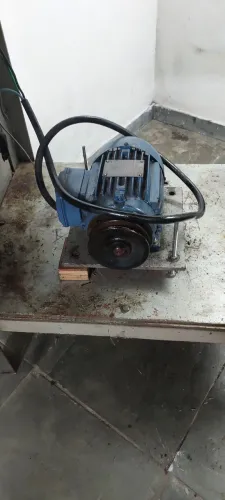 Motor elétrico com polia,com bancada reforçada em cantoneira motor novo weg 01 cv