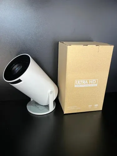 Projetor Portátil Ultra HD com Alta Qualidade de Imagem