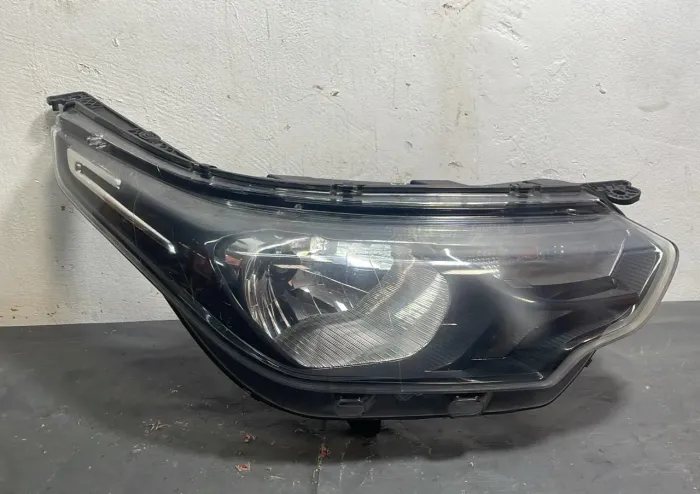 Farol Strada 2022 lado direito