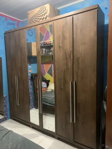 Guarda-Roupa Amadeirado com Espelho