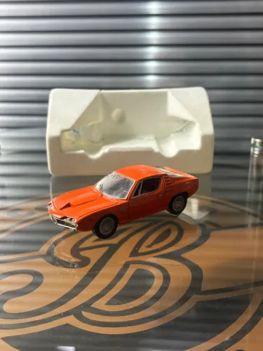 Miniatura Alfa Romeo Montreal 1972 Project 1:43 Rara