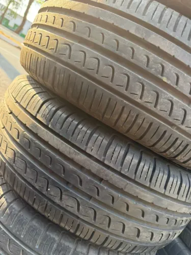 Pneu 205/55/16 Pirelli de 90 % vida útil