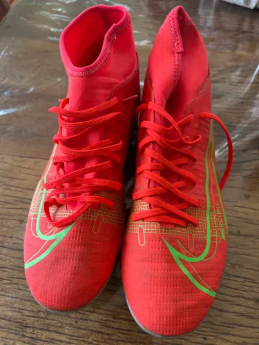 Chuteira Nike mercurial