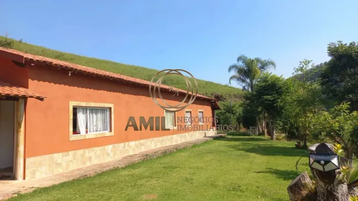Sitio com espaço gourmet em Taubaté